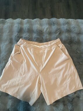 Men's Casual Drawstring Shorts in Light Beige